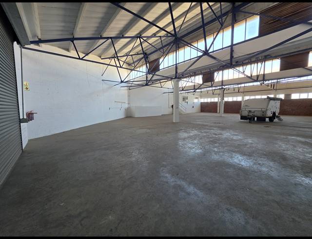 650M² WAREHOUSE TO LET IN PAARDEN EILAND